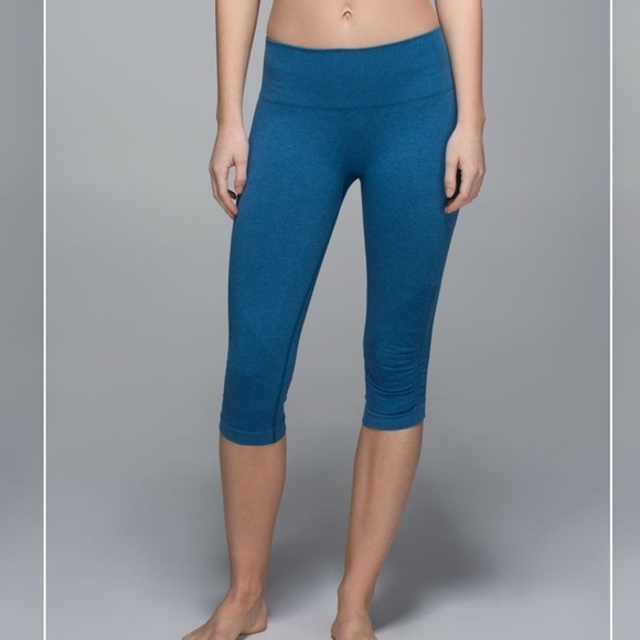 lululemon athletica Pants - Lululemon In The Flow Crop II in Heathered Jet Set Blue size 6